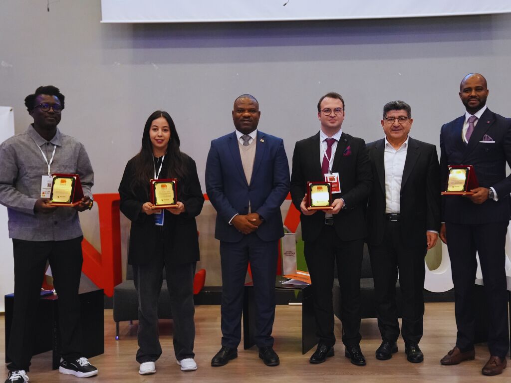 1830747061590107 1830747061590107